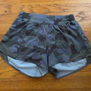 Camo lulu lemon hotty hot shorts 4’